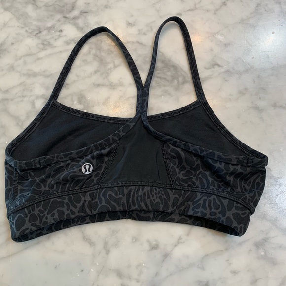 Lululemon flow y bra 6 EUC - Picture 6 of 8